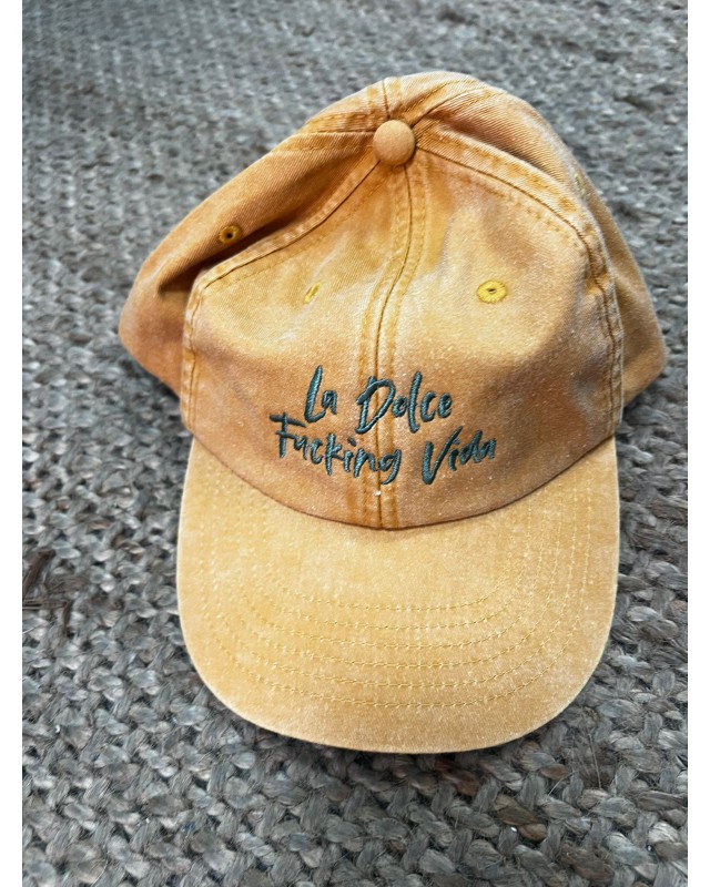 GORRA BORDADO La Dolce Fucking Vida